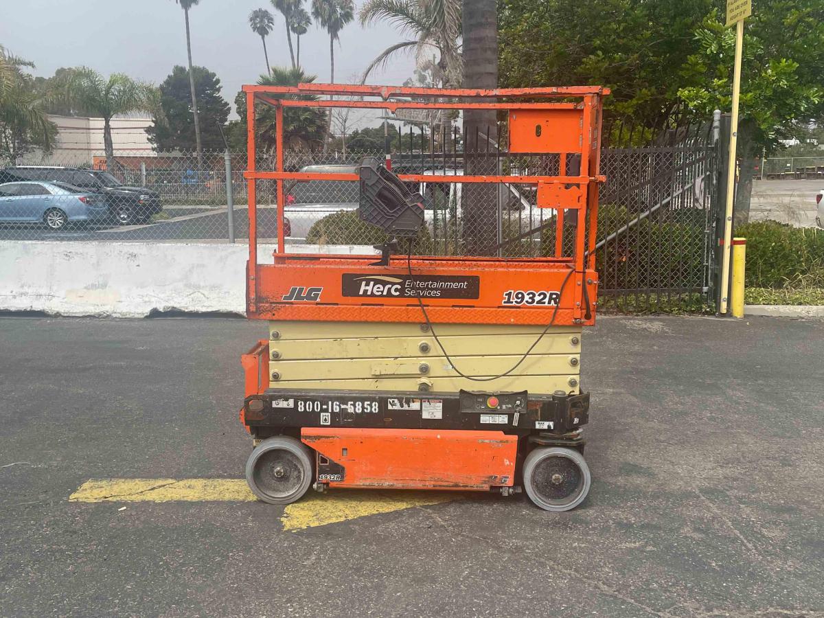 2017 JLG 1932R