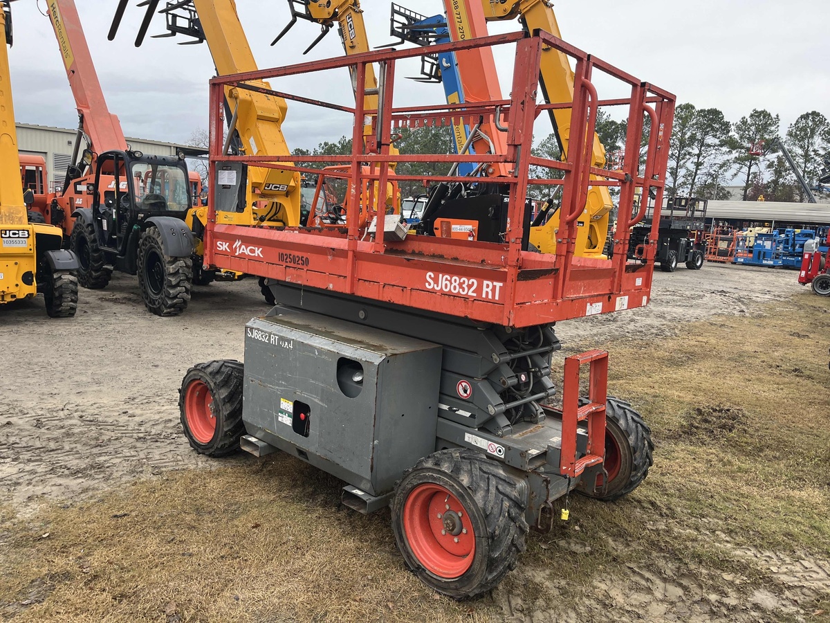 2018 Skyjack SJ-6832RT-5