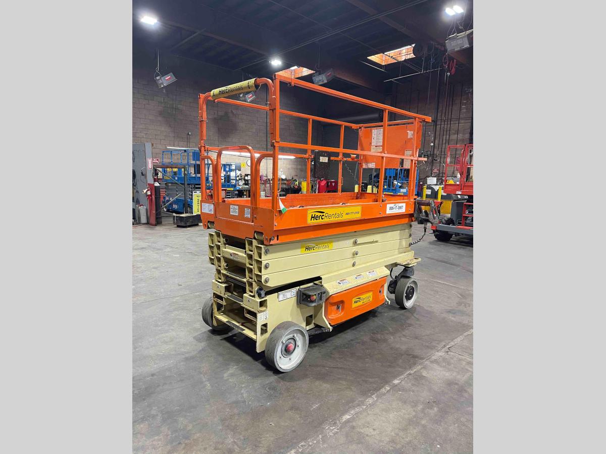 2017 JLG 2646ES