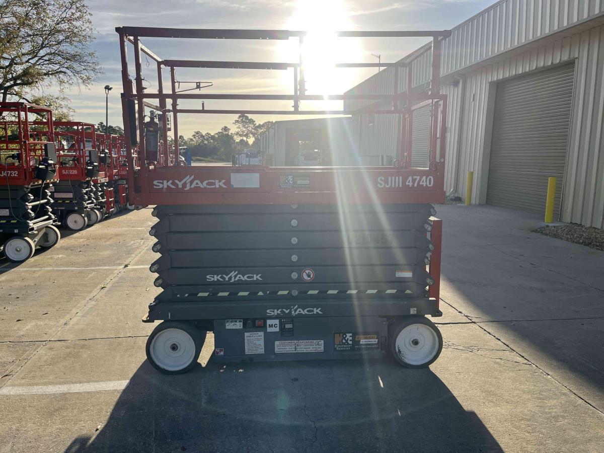 2017 Skyjack SJ4740