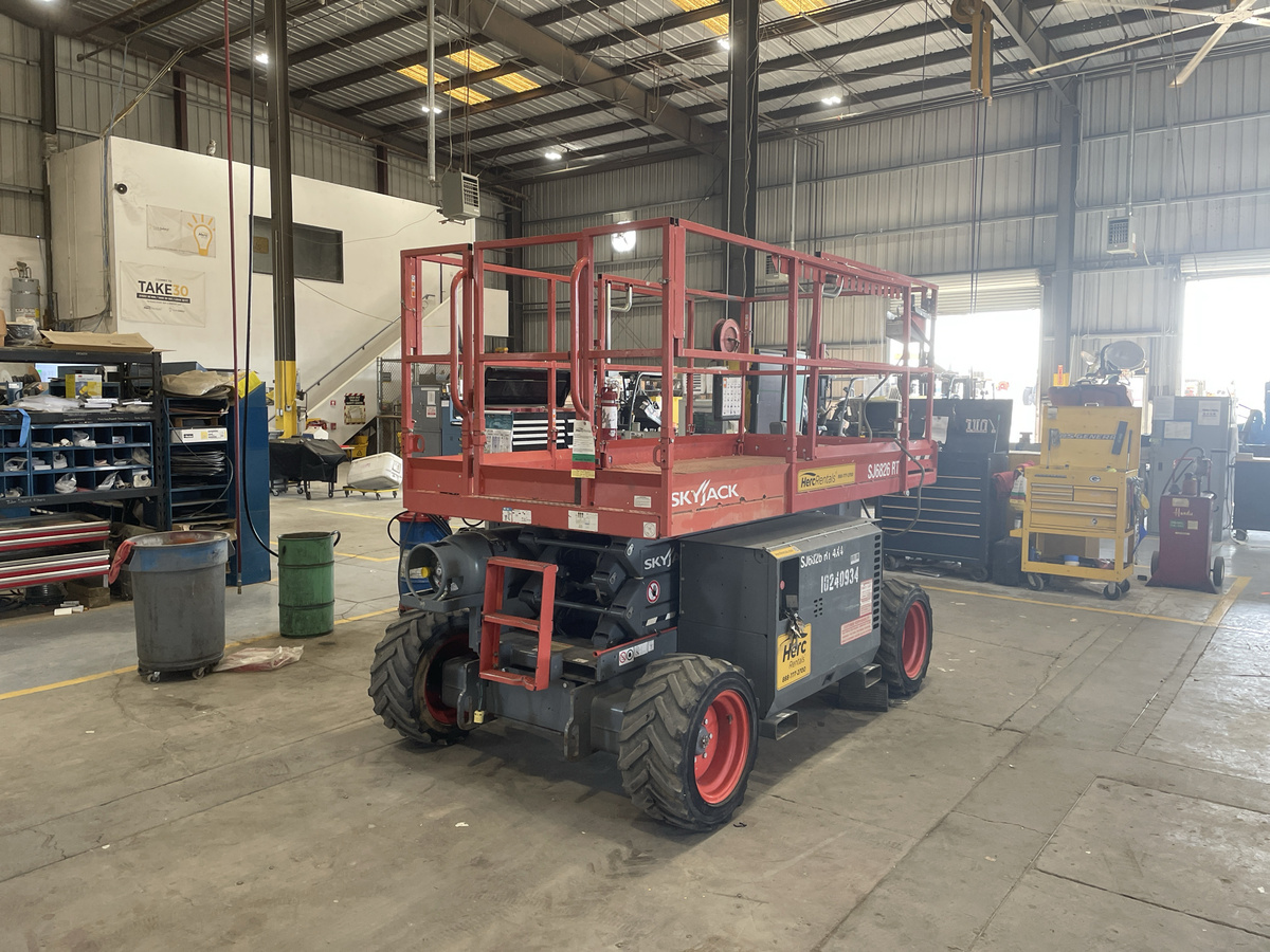 2018 Skyjack SJ-6826RT-4