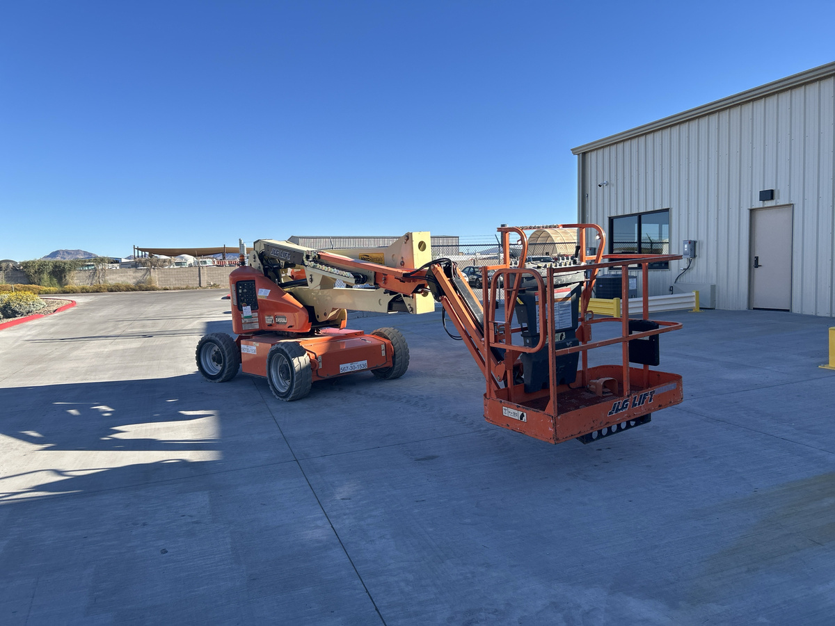 2016 JLG E450AJ-2
