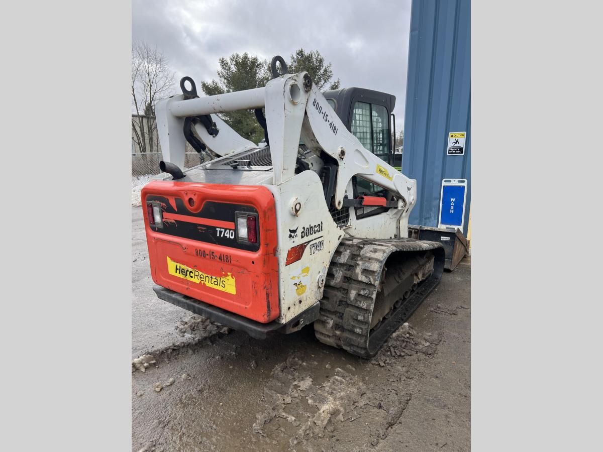 2017 Bobcat T740
