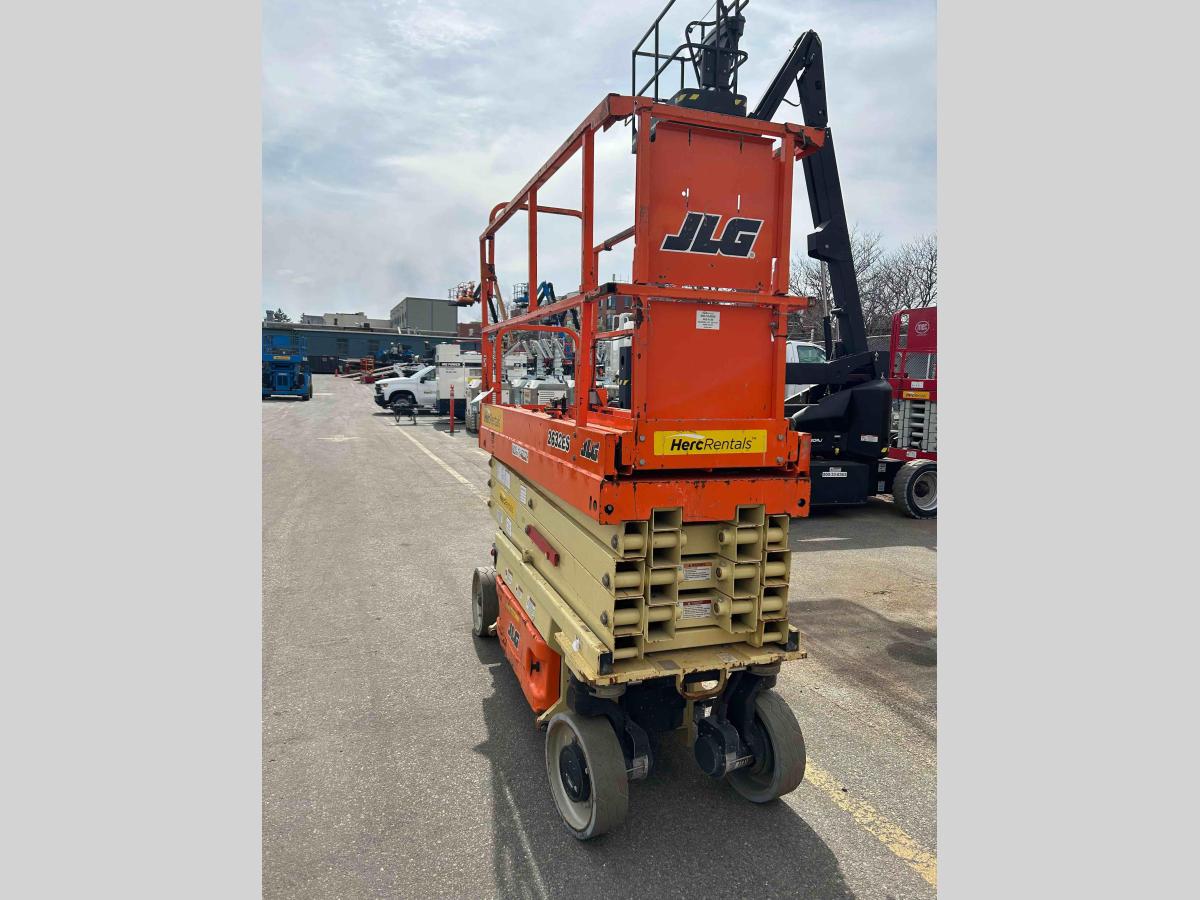 2017 JLG 2632ES