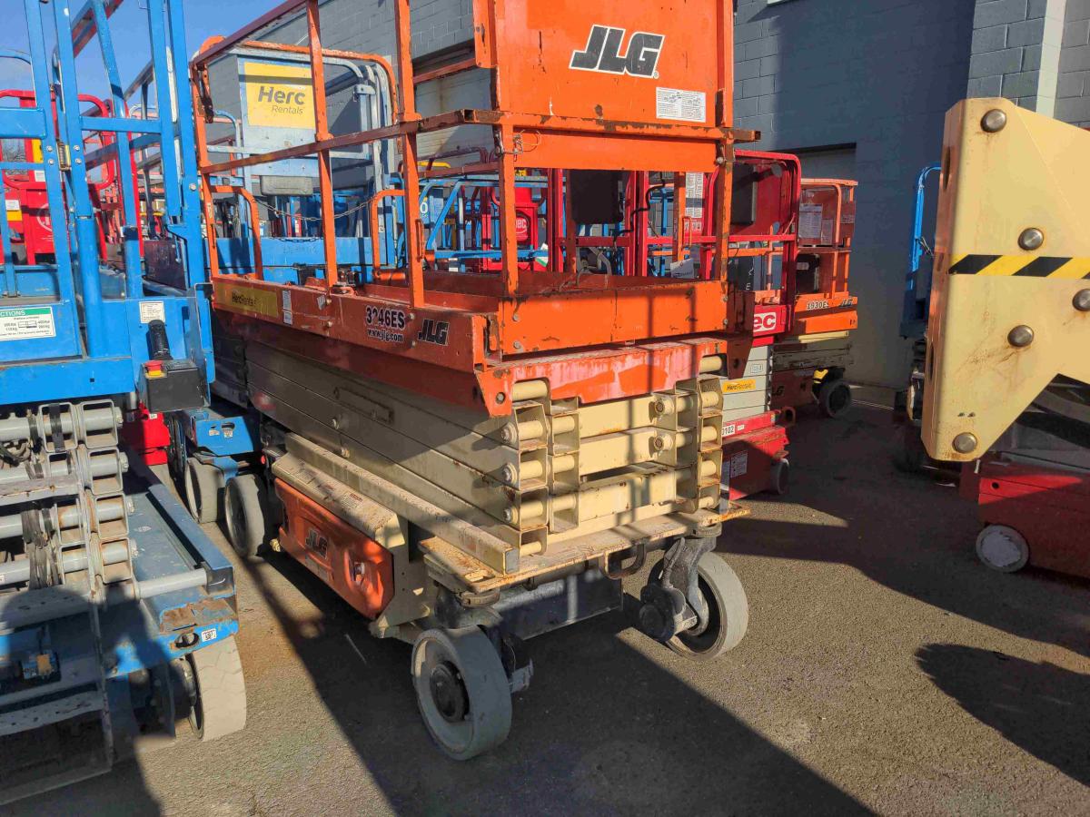 2016 JLG 3246ES