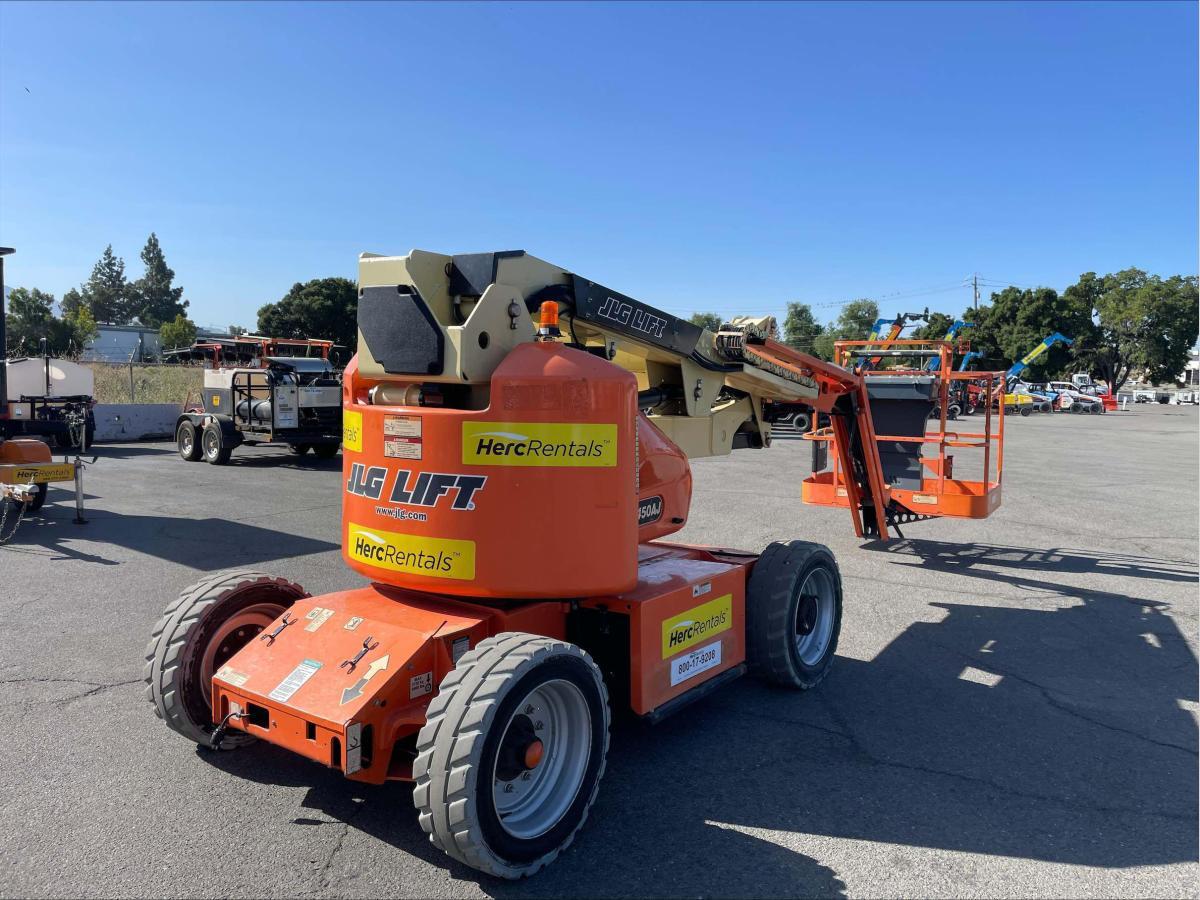 2017 JLG E450AJ-5