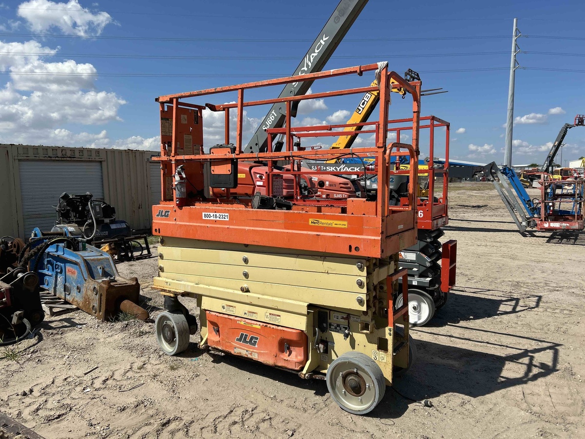 2017 JLG 2632ES-3
