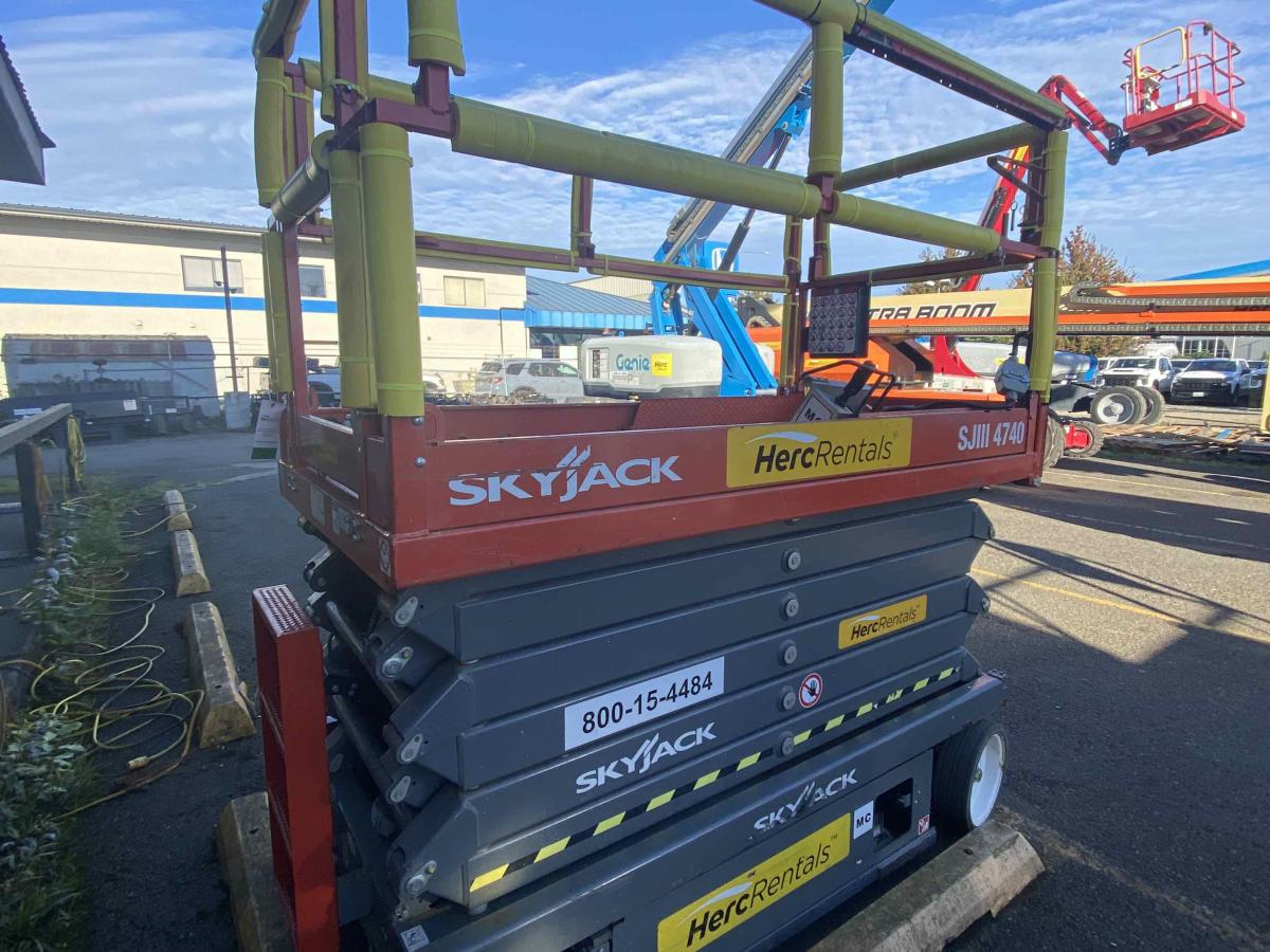 2017 Skyjack SJ4740