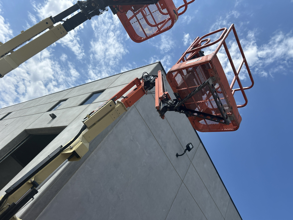 2016 JLG E400AJP-7