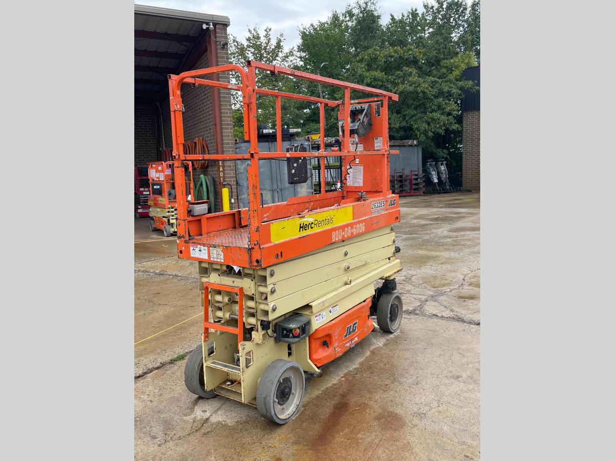 2015 JLG 2632ES-1