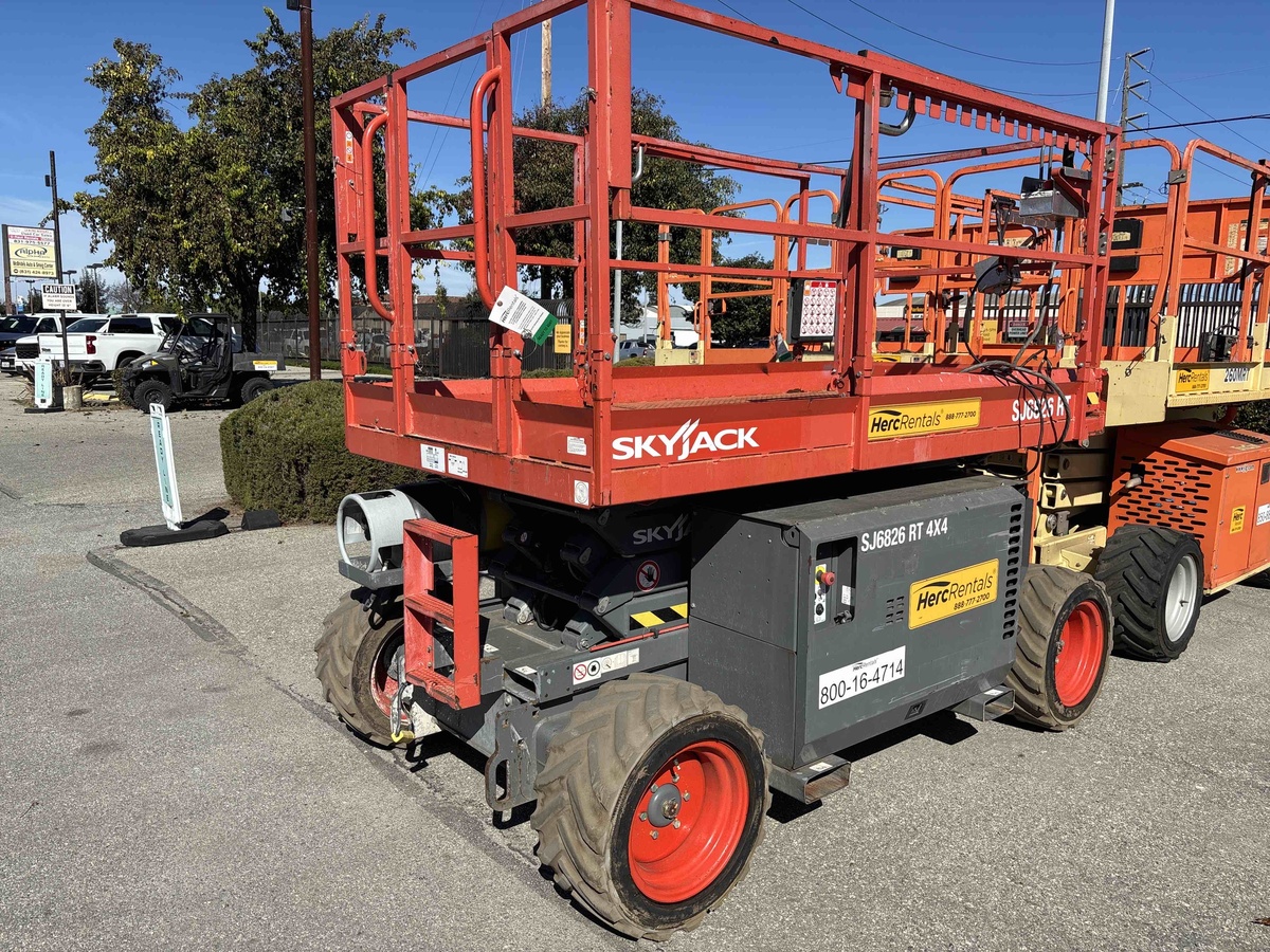 2017 Skyjack SJ-6826RT-2