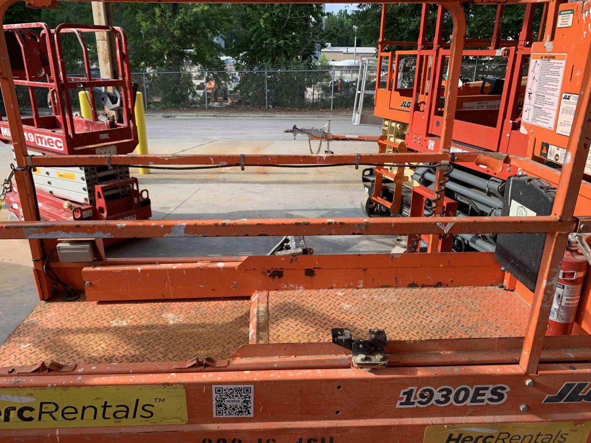 2017 JLG 1930ES