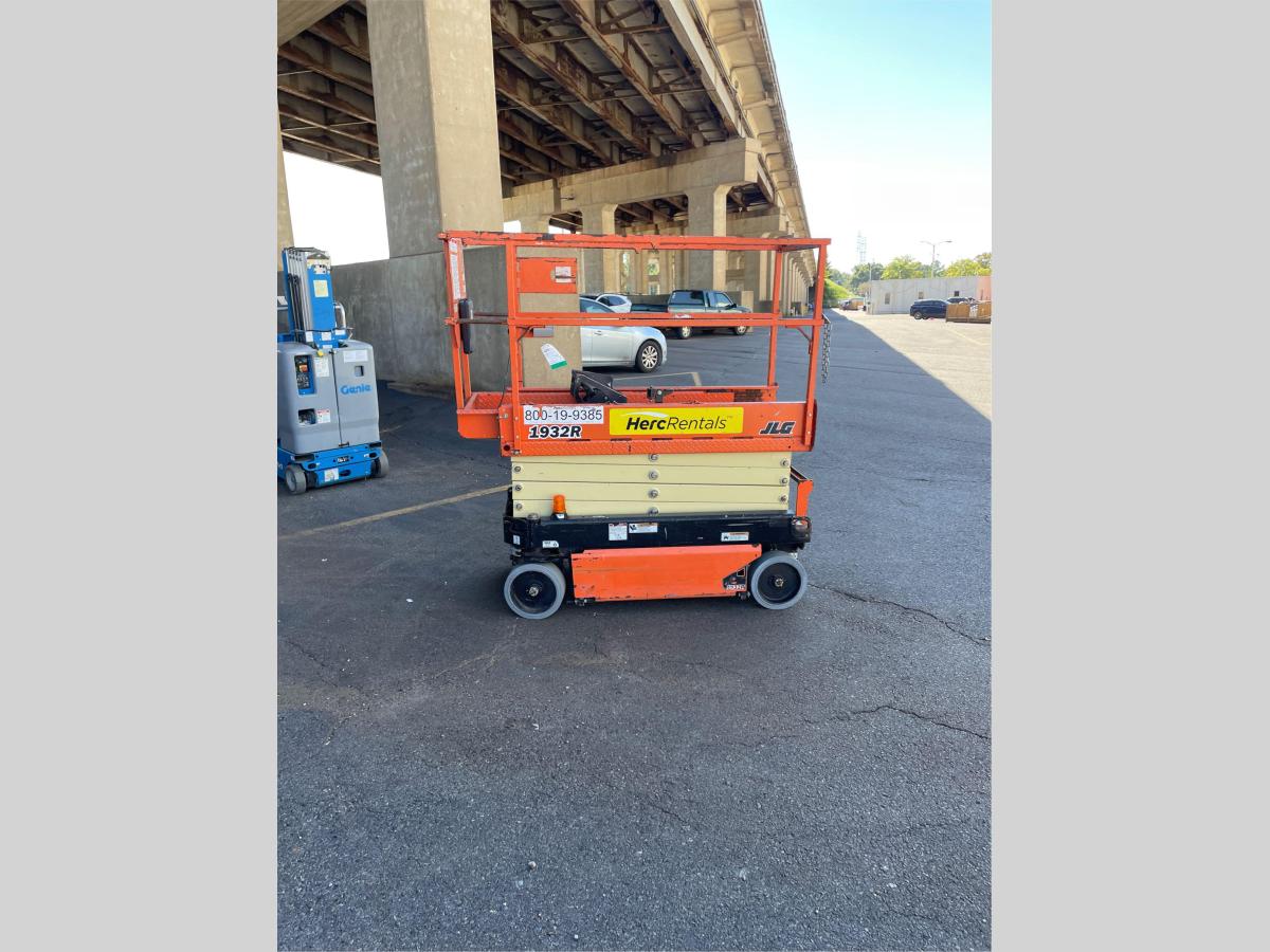 2018 JLG 1932R