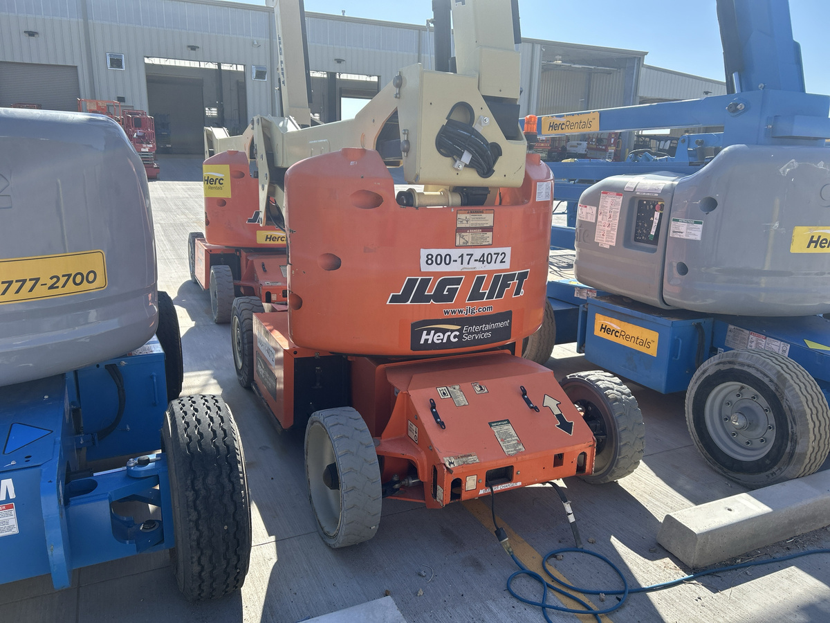 2017 JLG E400AJPN-7