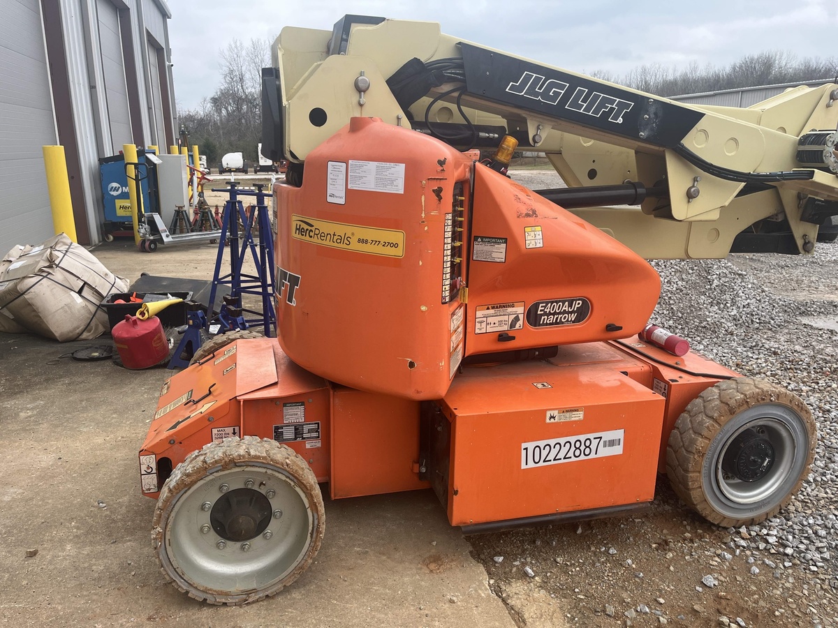 2017 JLG E400AJPN-3