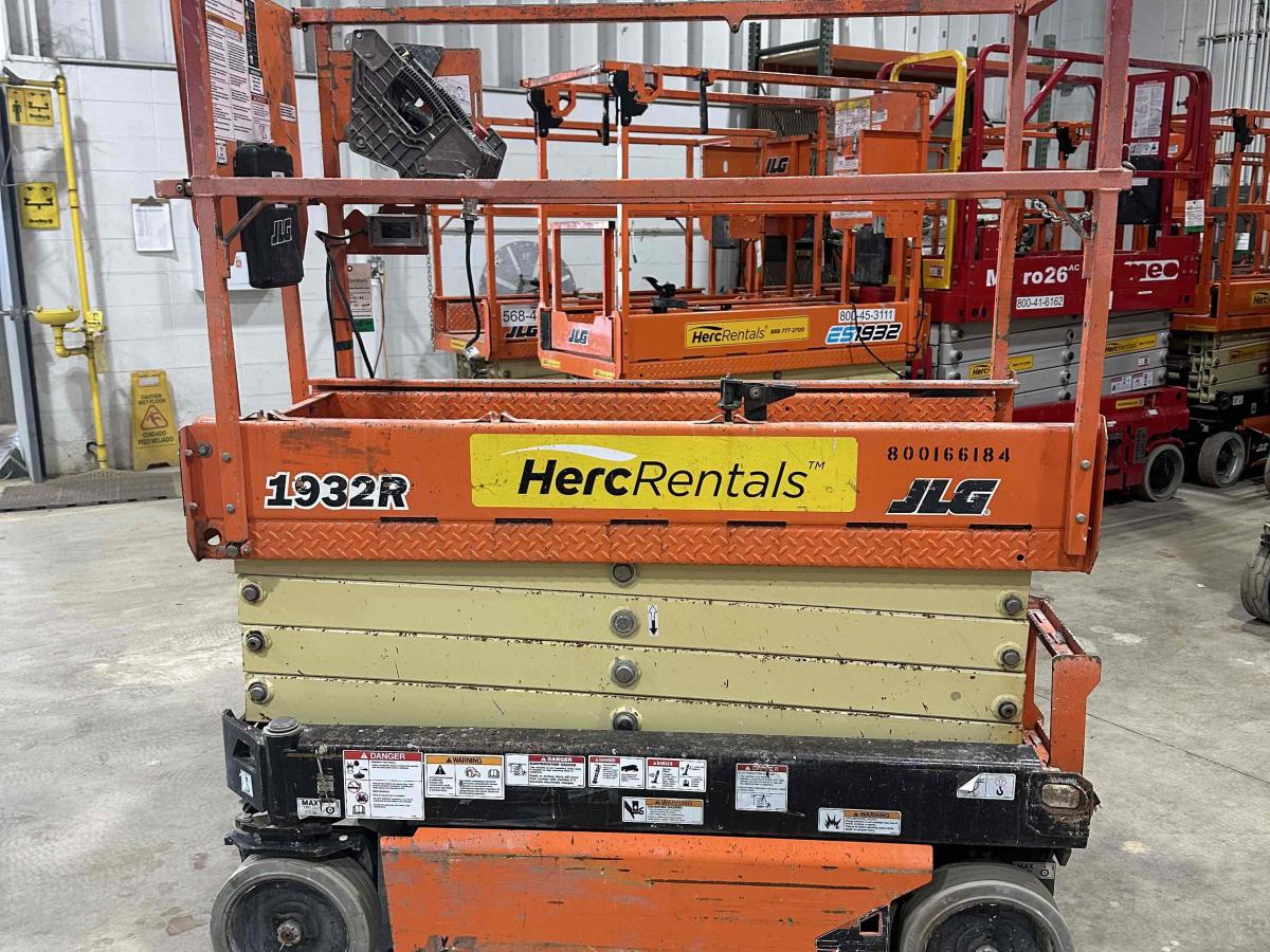 2017 JLG 1932R