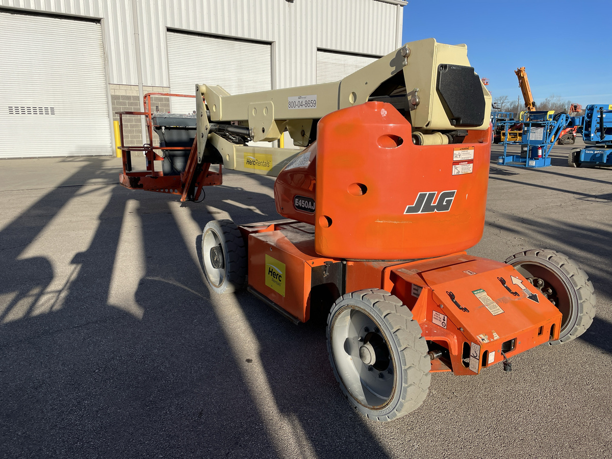 2015 JLG E450AJ-4