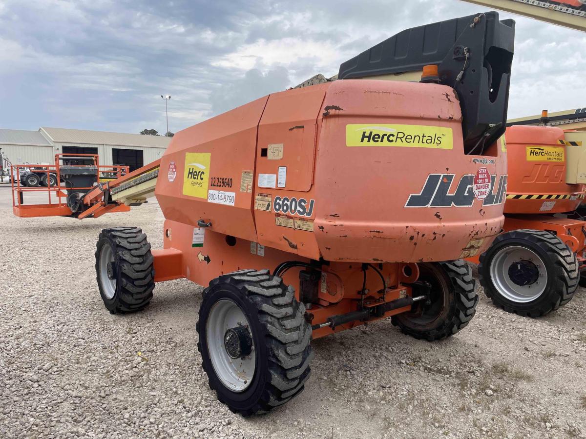 2017 JLG 660SJ