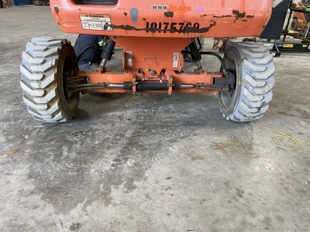 2015 JLG M600JP-9