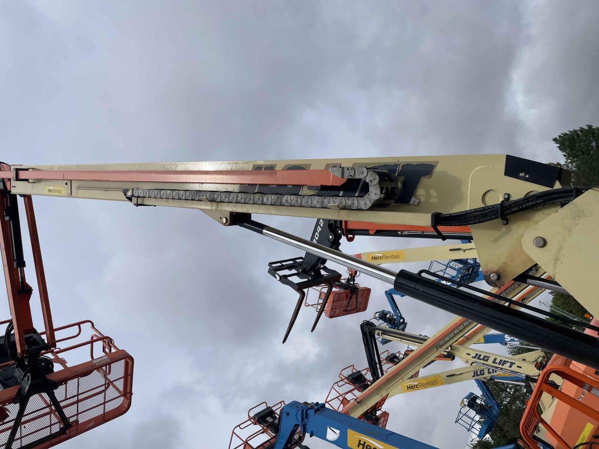 2017 JLG 600AJ