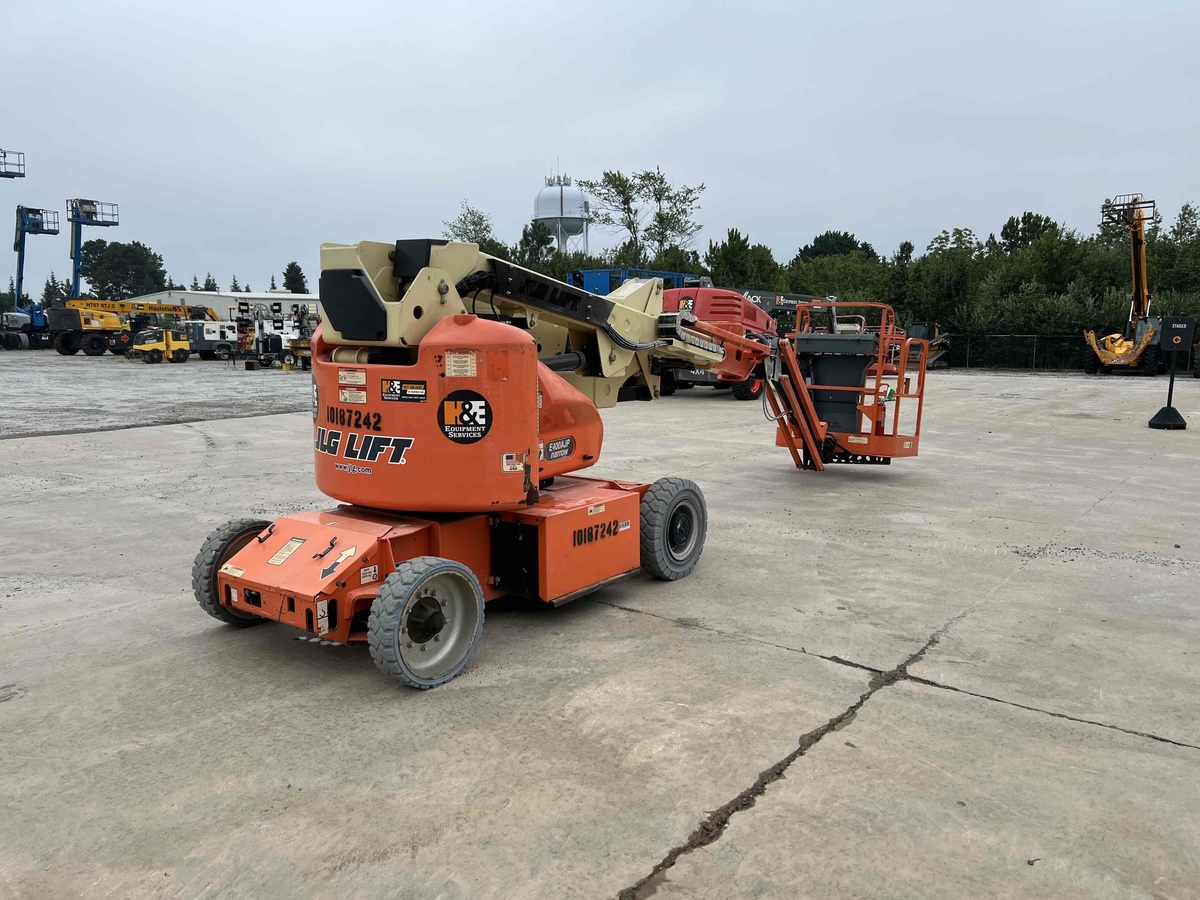 2016 JLG E400AJPN-4