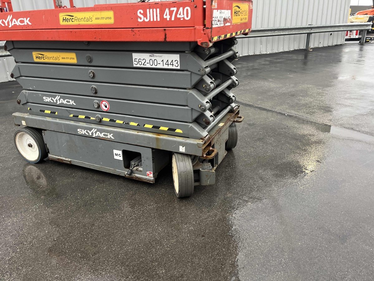 2017 Skyjack SJ4740-9