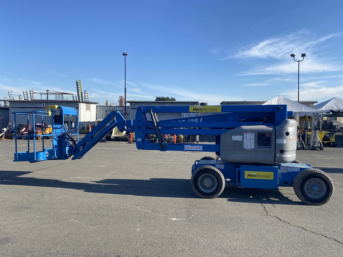 2018 Genie Z-45/25J