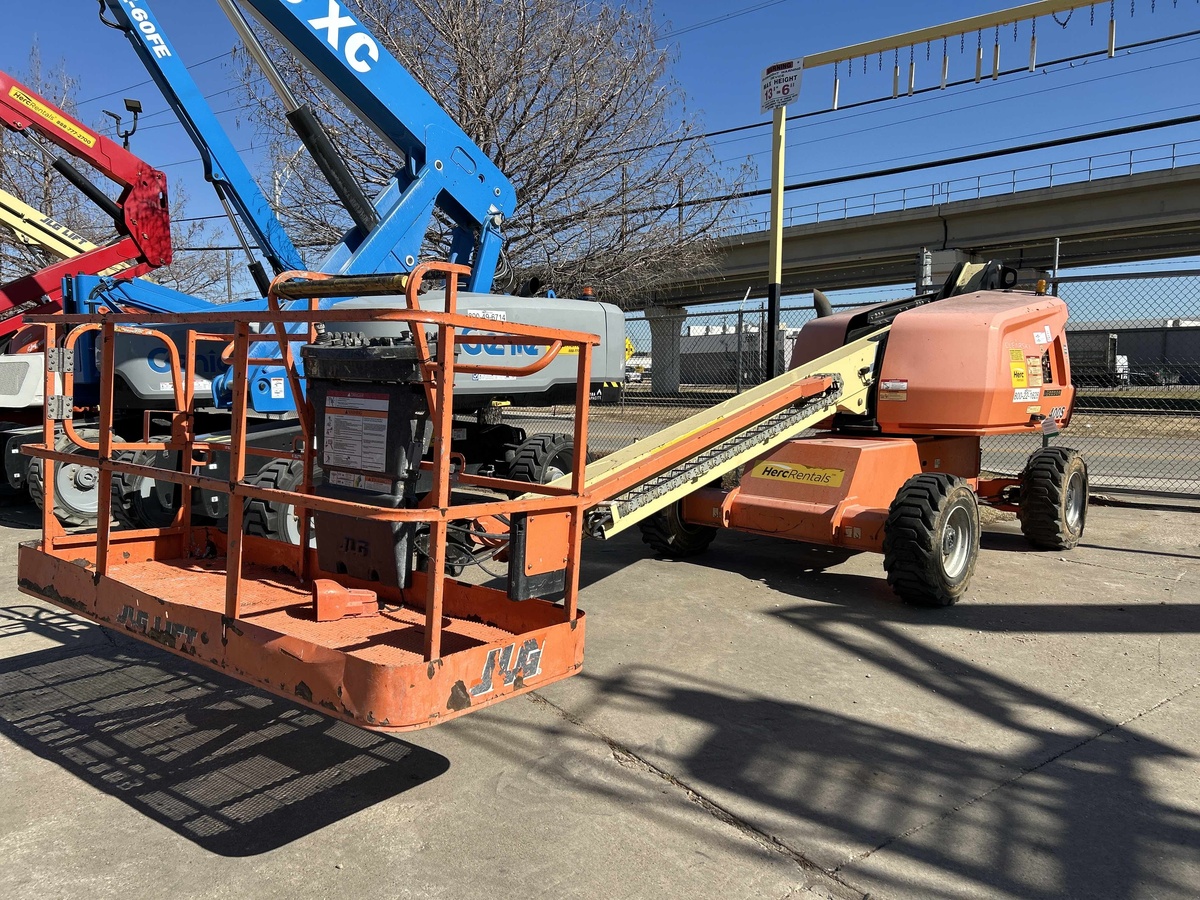 2018 JLG 400S