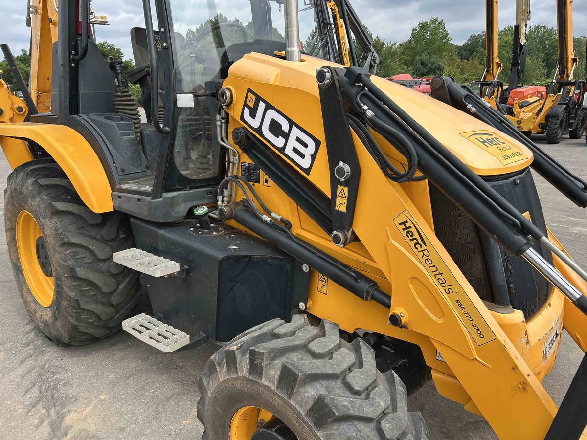 2022 JCB 3CX-4