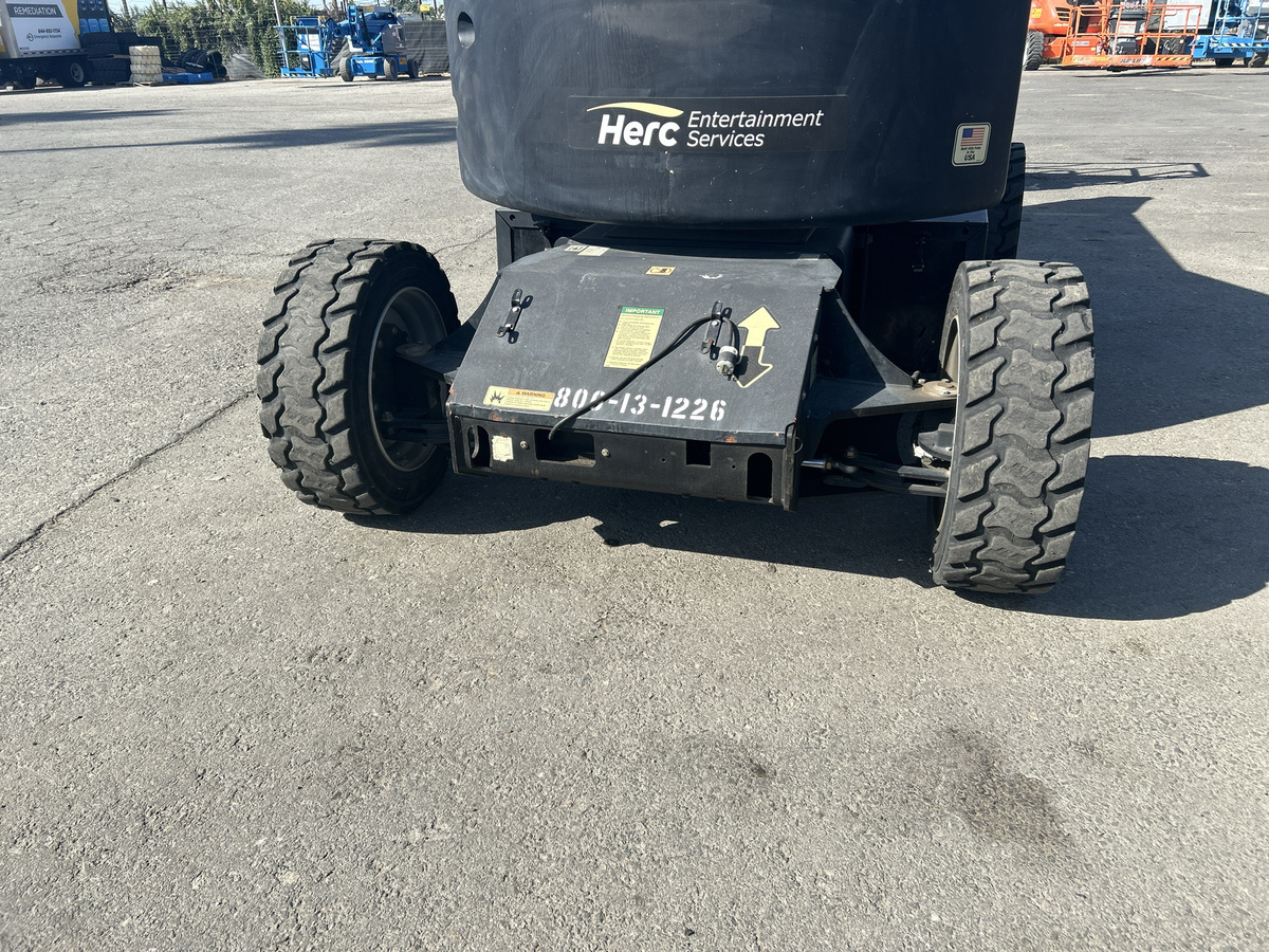 2016 JLG E450A-8
