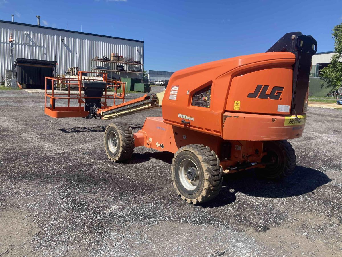2016 JLG 400S