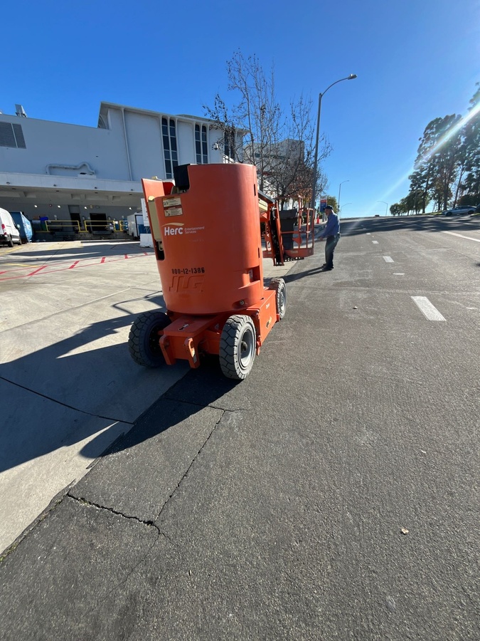 2016 JLG E300AJP-2