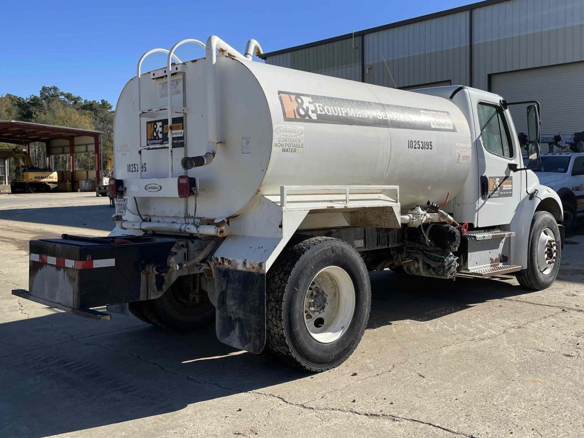 2019 Freightliner M2106