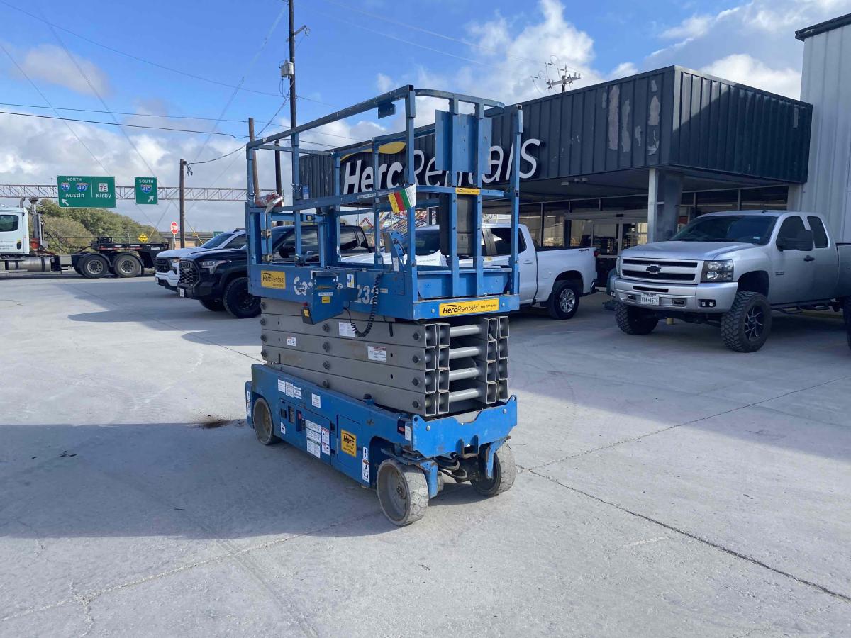 2017 Genie GS-3232