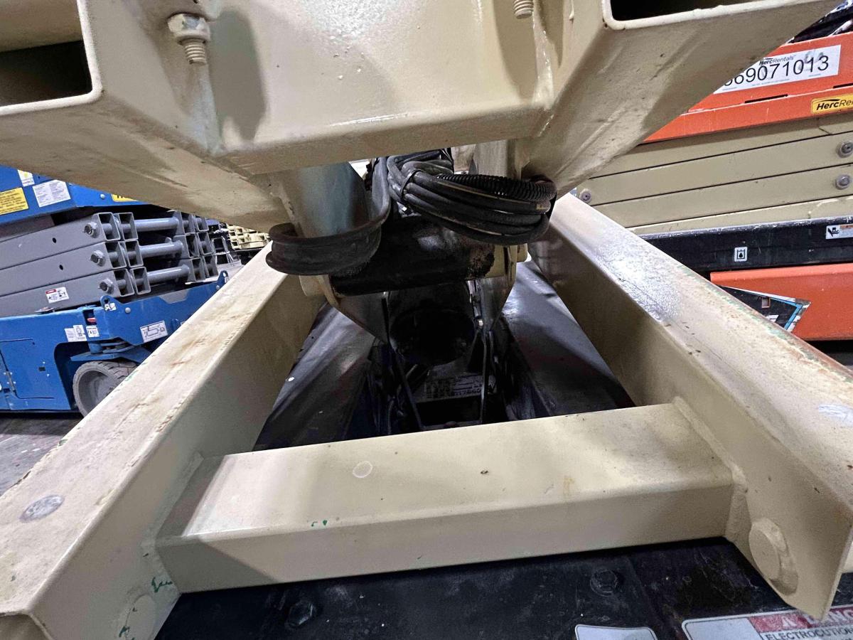 2013 JLG 2630ES