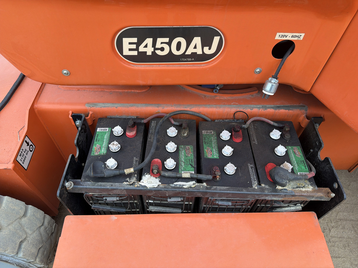 2015 JLG E450AJ-11