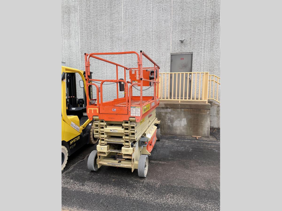 2017 JLG 3246ES