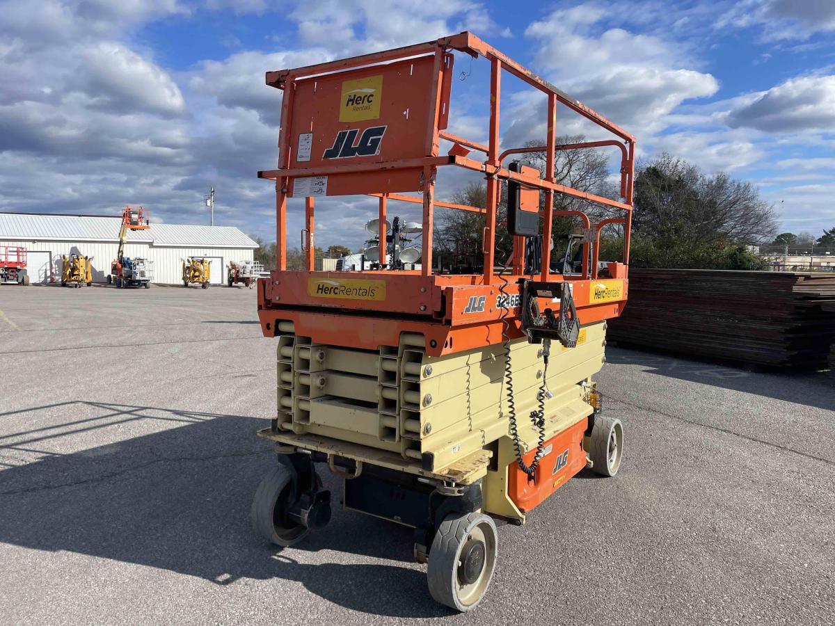 2018 JLG 3246ES