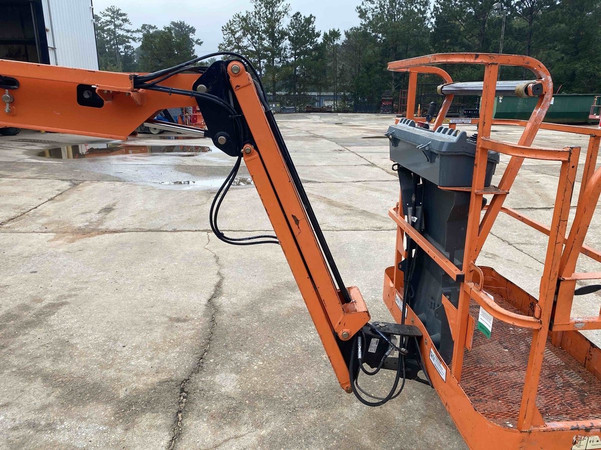 2017 JLG E450AJ-6