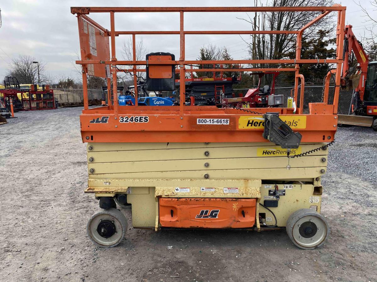 2017 JLG 3246ES-4