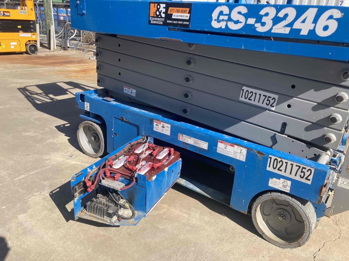 2017 Genie GS-3246-7
