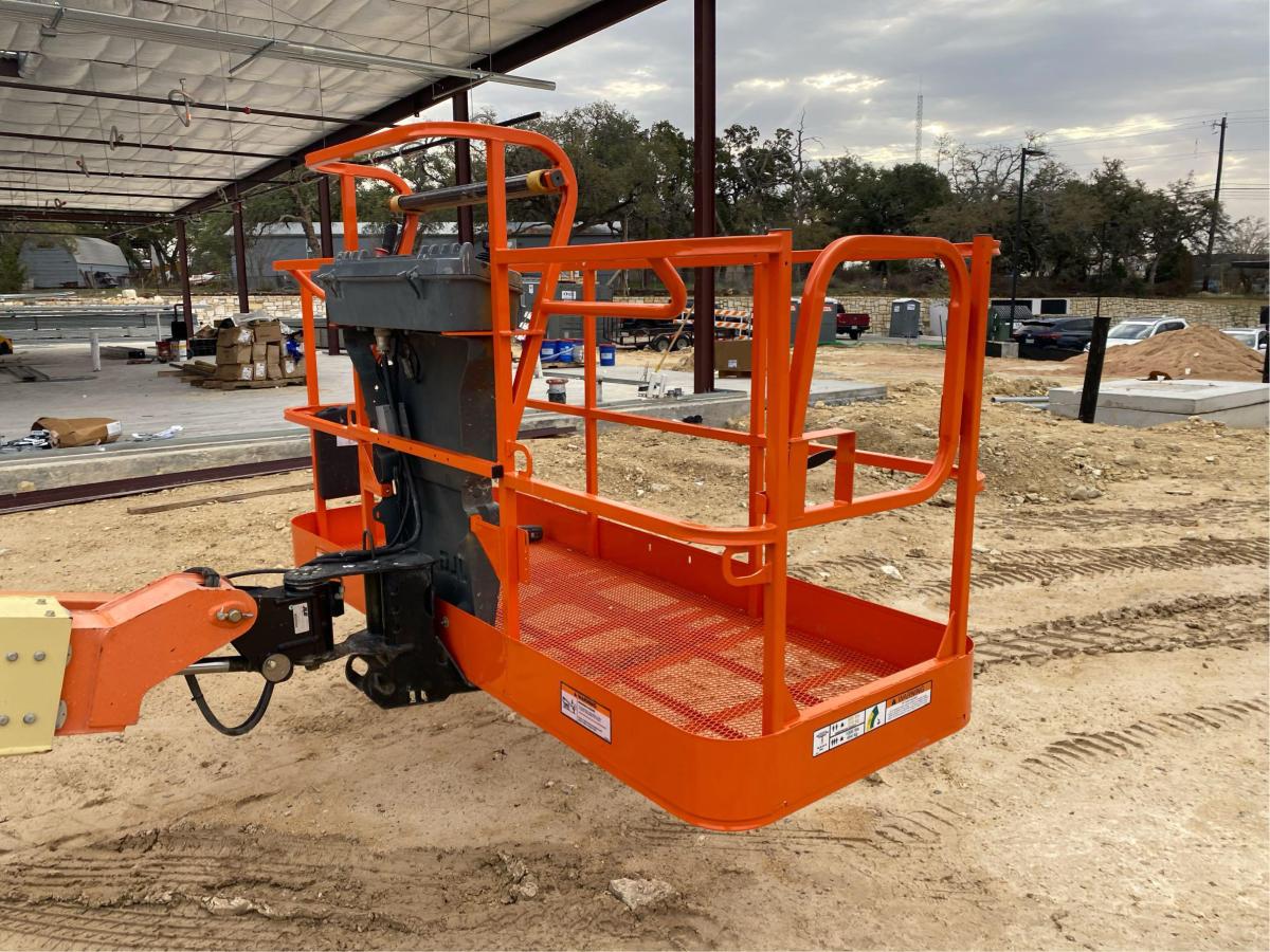 2018 JLG 400S