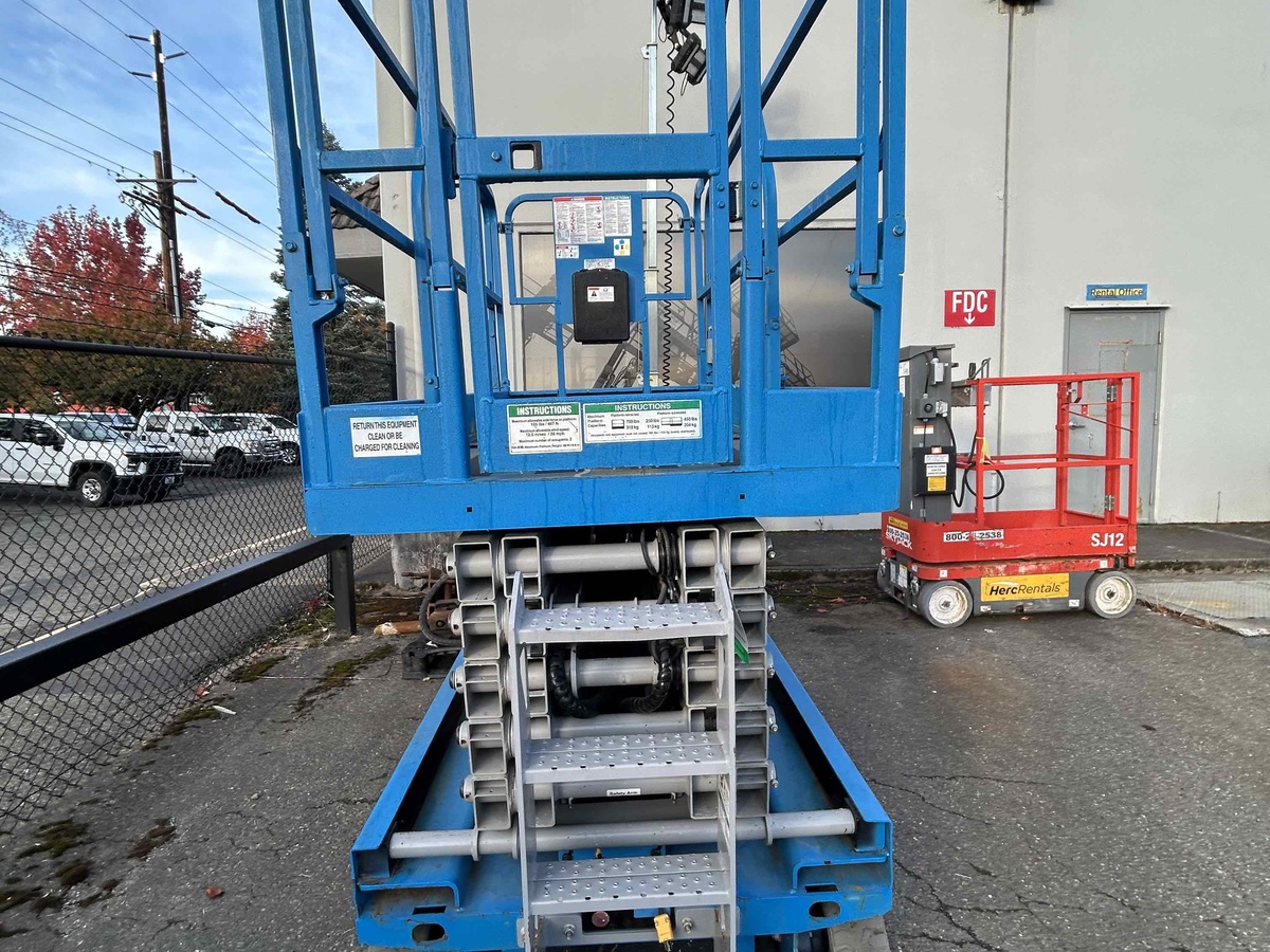 2017 Genie GS-4047-9