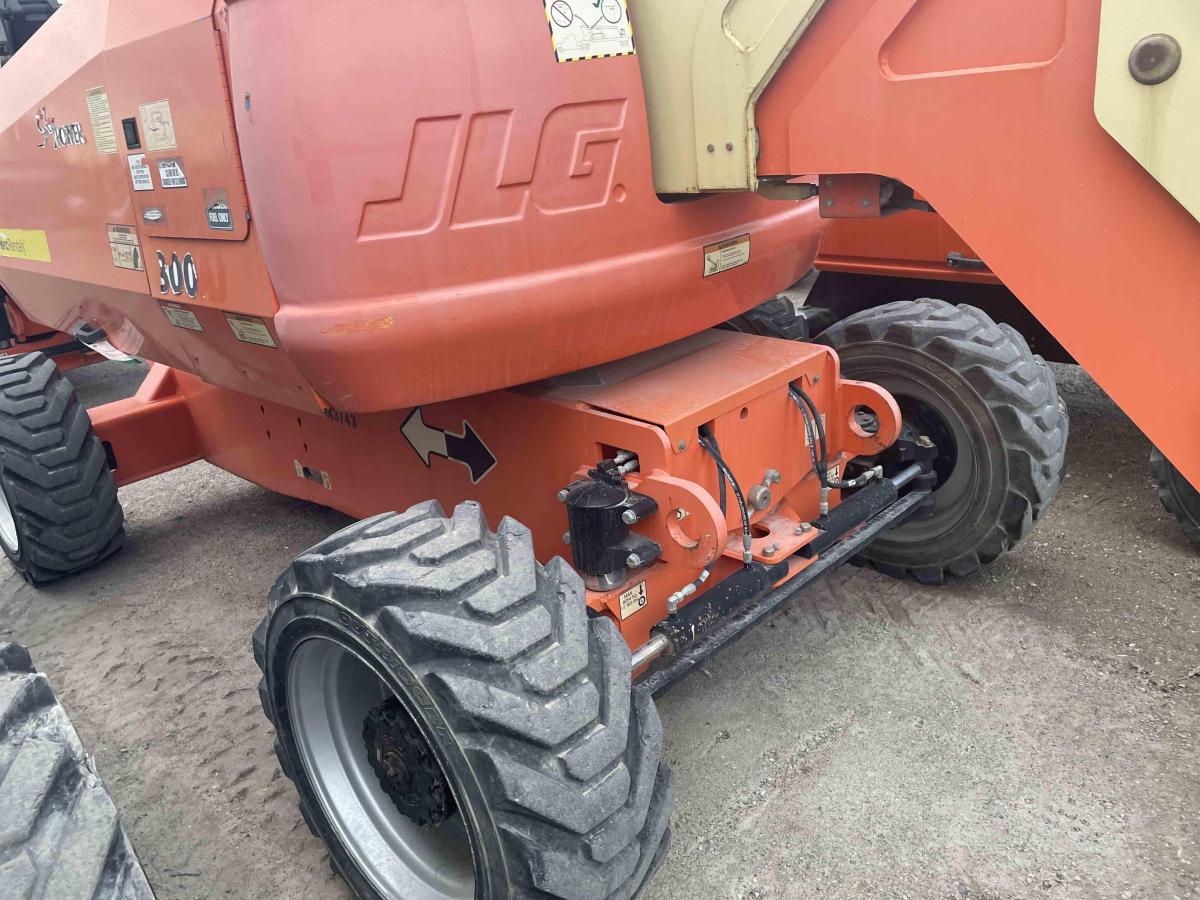 2015 JLG 800AJ