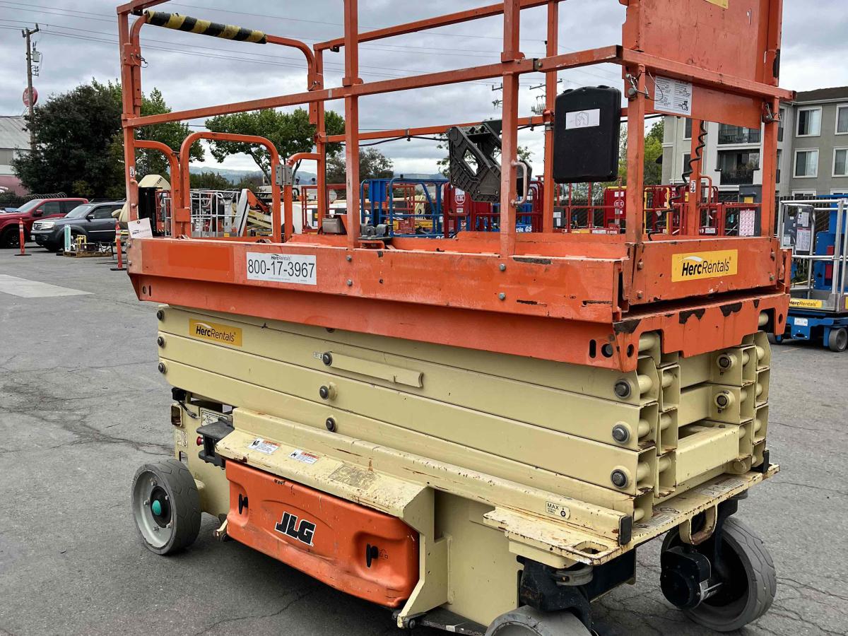 2017 JLG 2646ES