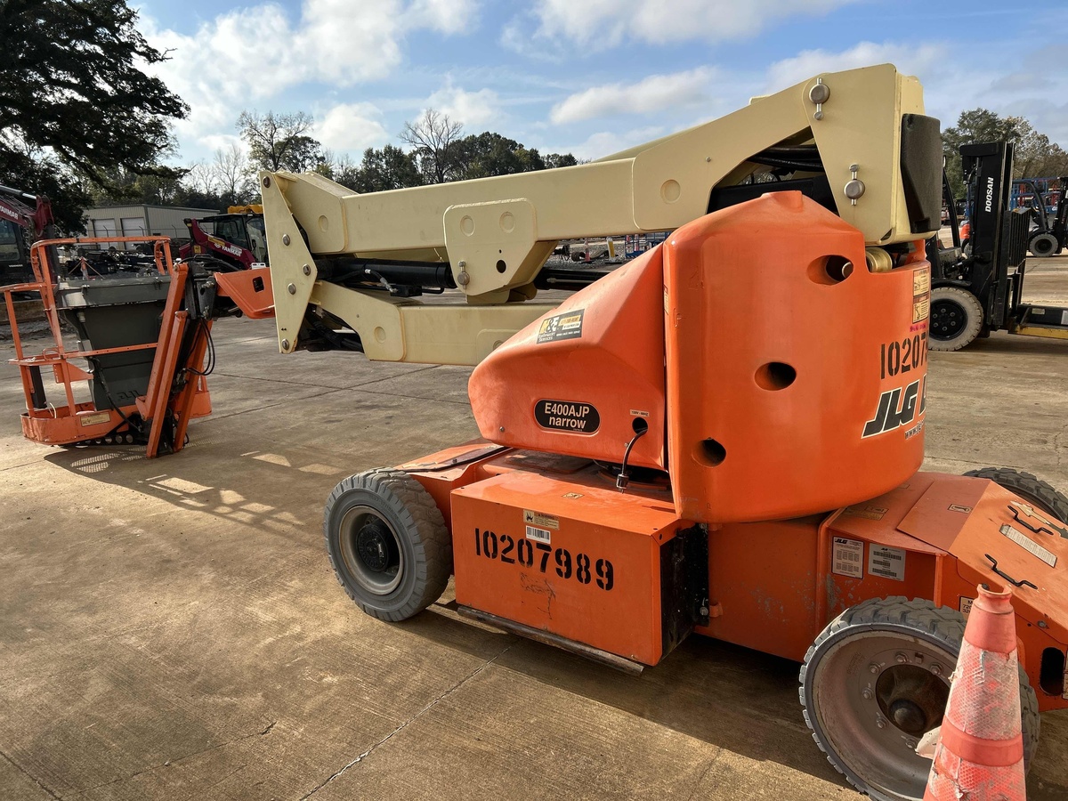 2017 JLG E400AJPN-3