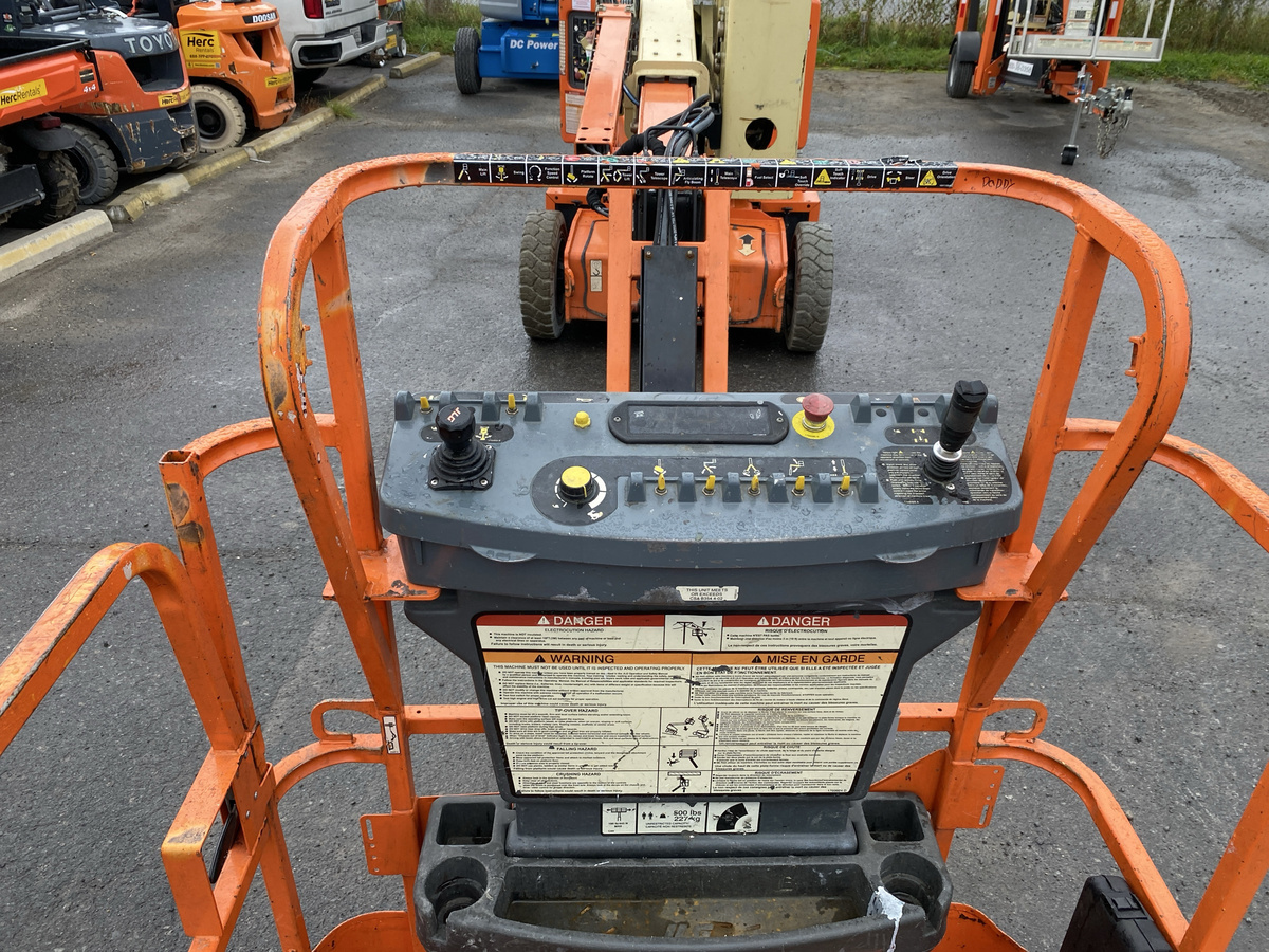 2015 JLG E400AJP-7