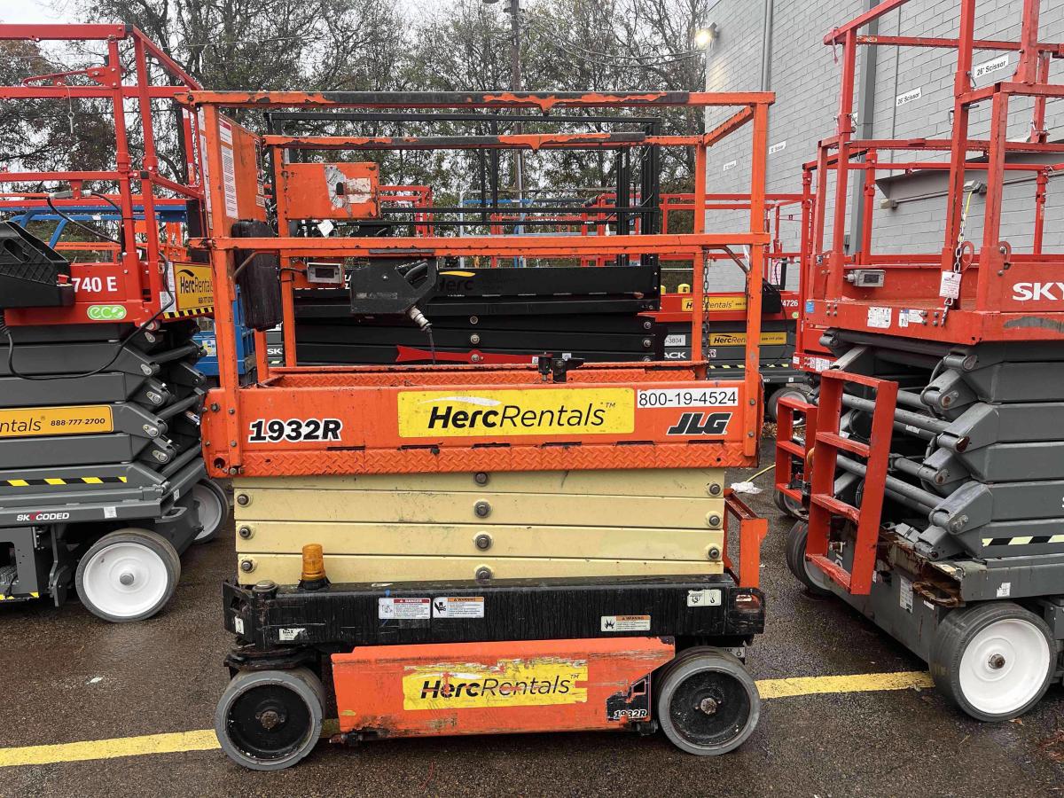 2018 JLG 1932R