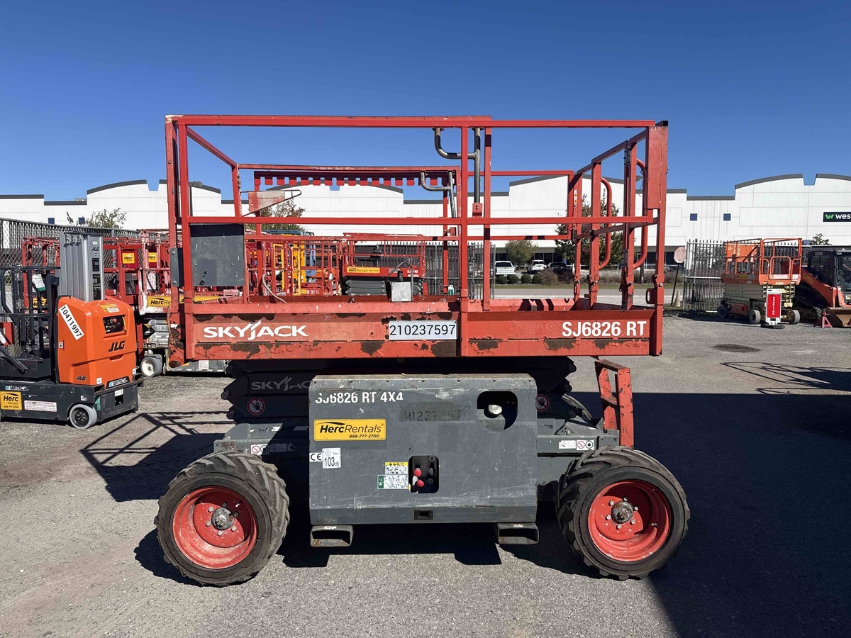 2018 Skyjack SJ-6826RT-2