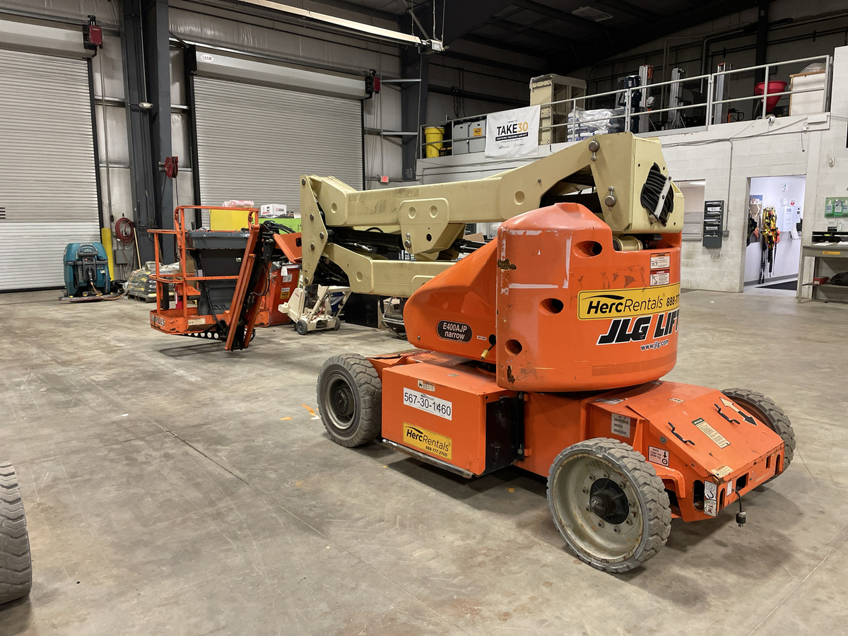 2016 JLG E400AJPN-4